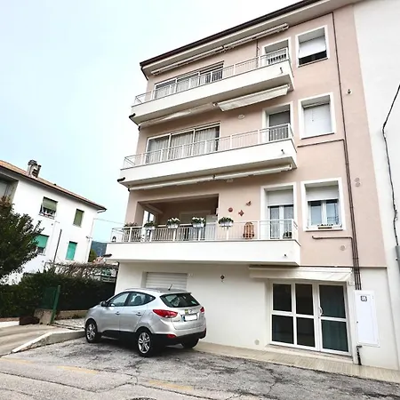 S122 - Sirolo, Bilocale A 50 Metri Dalla Piazza